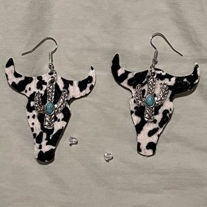 Boutique cow skull with cactus earrings